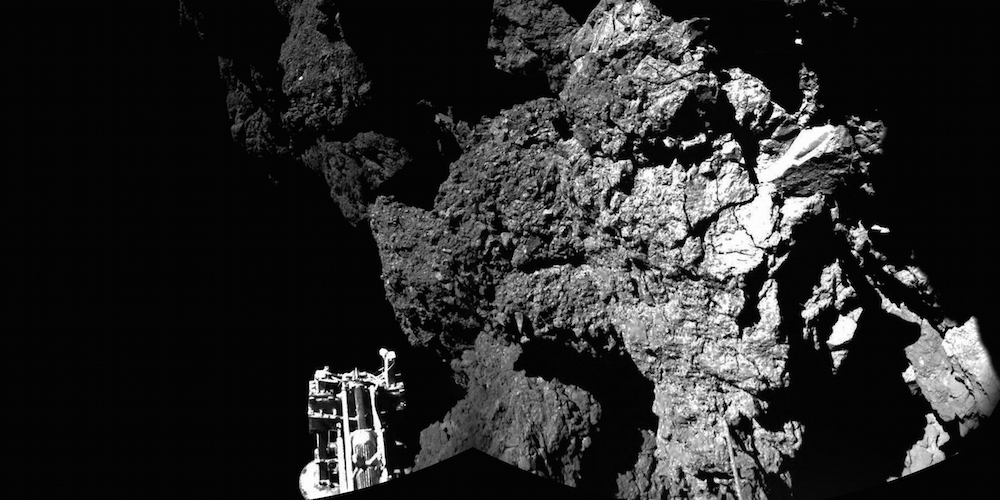 Het oppervlak van de komeet 67P/Churyumov-Gerasimenko gefotografeerd door Philae