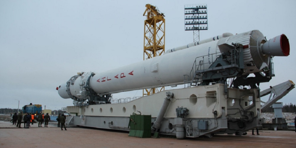 Eerste Angara raket wordt getransporteerd naar zijn lanceercomplex op de Plesetsk lanceerbasis