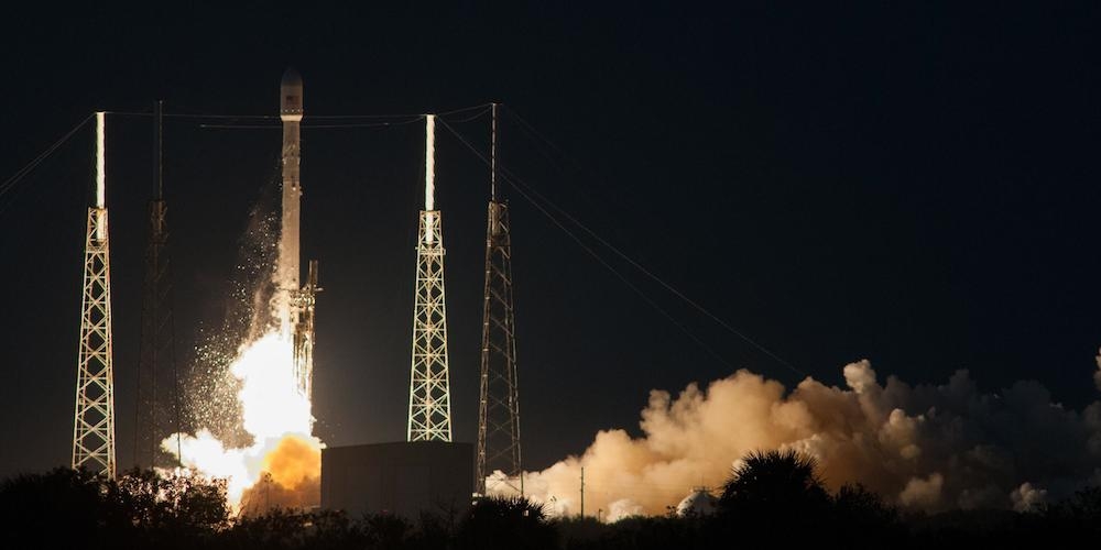 Lancering van de Falcon 9 raket met aan boord de SES 8 communicatiesatelliet
