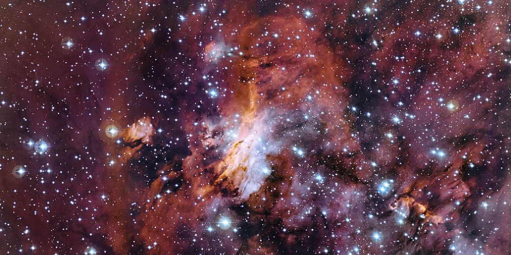 De lappendeken van gaswolken op deze nieuwe foto maakt deelt uit van een enorme stellaire kraamkamer die de bijnaam Garnaalnevel heeft gekregen, maar ook bekendstaat als Gum 56 en IC 4628