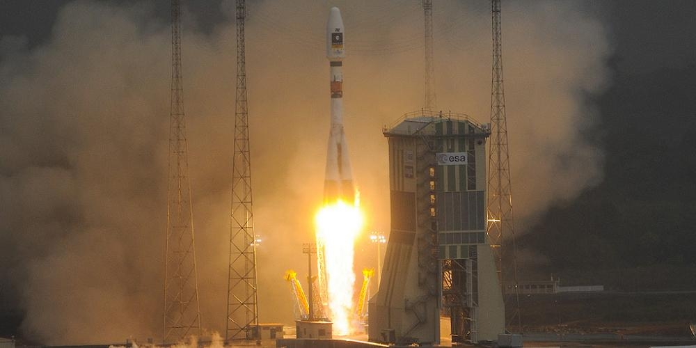 Een Russische Sojoez raket wordt gelanceerd vanuit Frans-Guyana