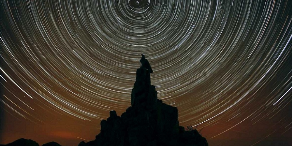 Sterrensporen gefotografeerd op de 950 meter hoge berg Wasserkuppe