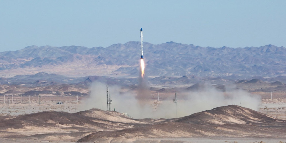 De Fajr-satelliet wordt met succes in de ruimte gebracht