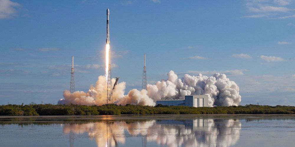 Lancering van een Falcon 9 raket.