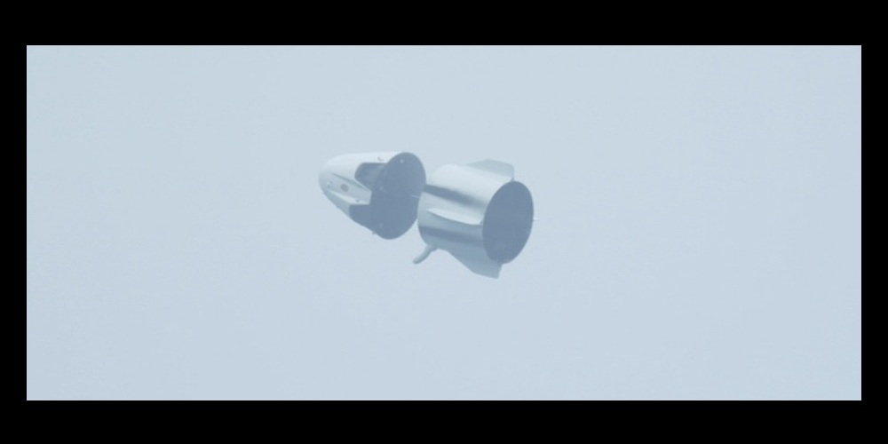 De onbemande Dragon ruimtecapsule tijdens de eerste Pad Abort Test