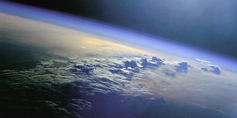 De atmosfeer van de Aarde gezien vanuit de ruimte.