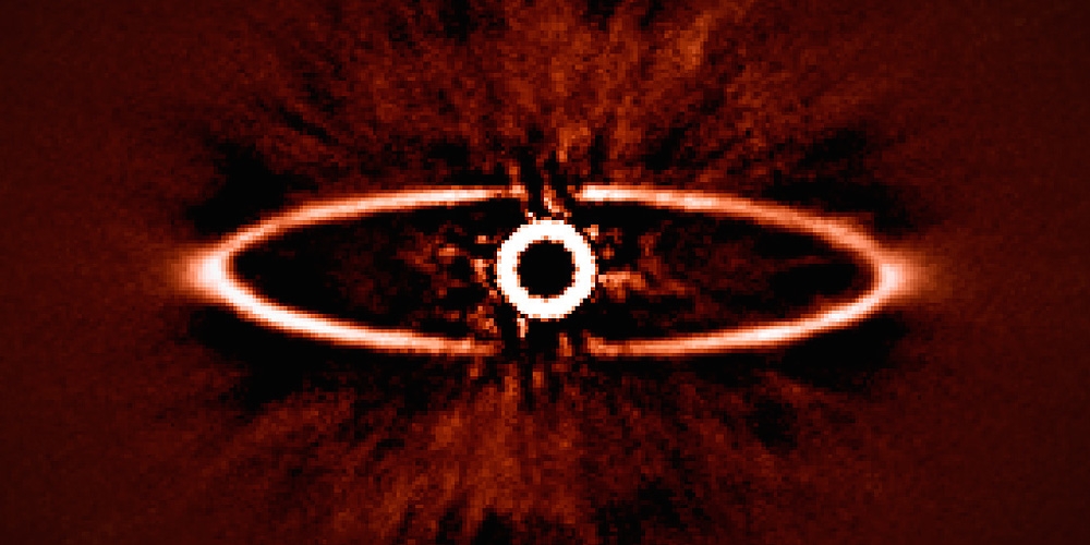 Deze infraroodopname, gemaakt met het SPHERE instrument, toont de stofring rond de nabije ster HR 4796A in het zuidelijke sterrenbeeld Centaurus.