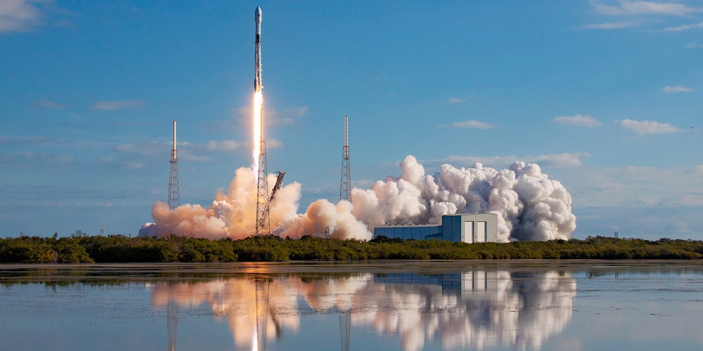 Lancering van een Falcon 9 raket. 