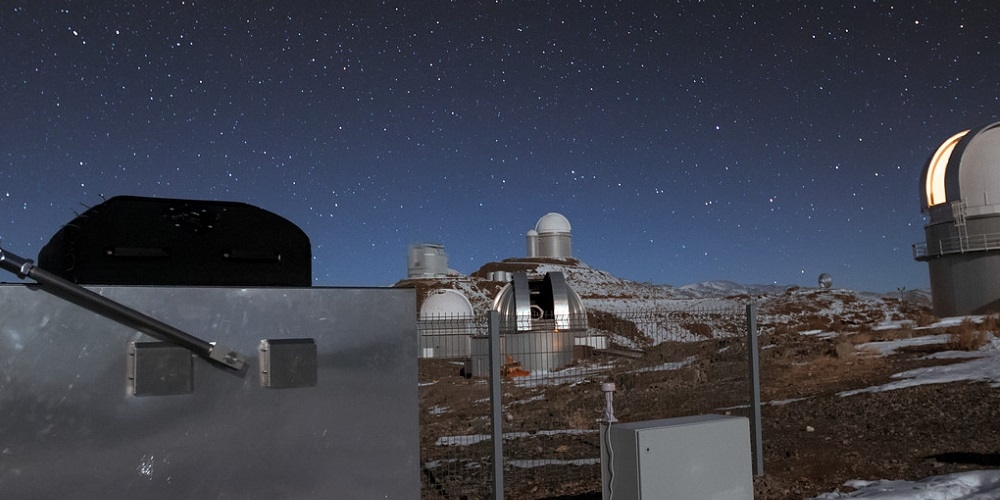 Het MASCARA-station op ESO’s La Silla-sterrenwacht heeft in juli 2017 zijn eerste licht opgevangen.