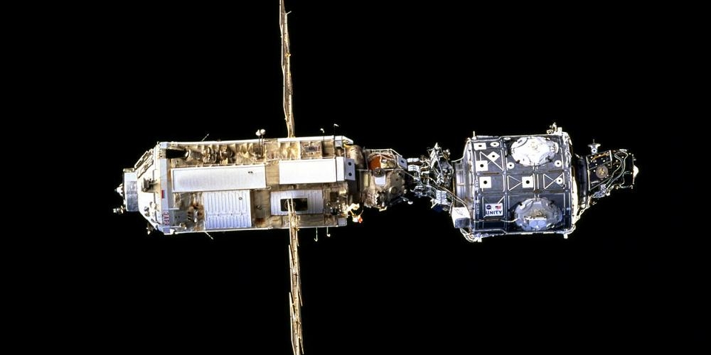 De Unity module (rechts) gekoppeld aan de Russische Zarya module