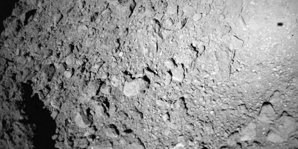 Opname gemaakt door de MASCOT lander van het oppervlak van de planetoïde Ryugu