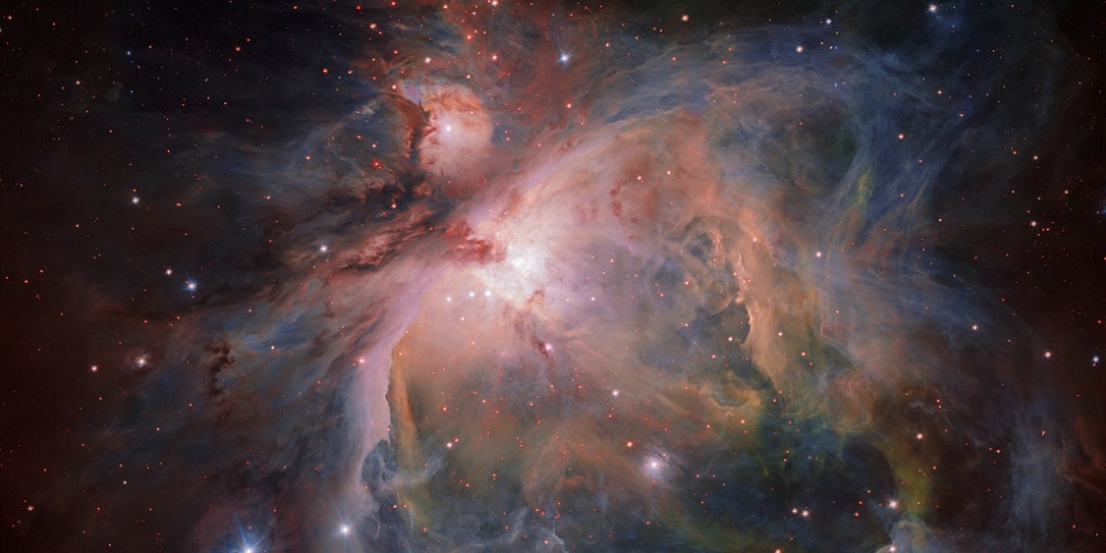 OmegaCAM – de groothoekcamera van ESO’s VLT Survey Telescope (VST) – heeft een schitterende nieuwe opname gemaakt van de spectaculaire Orionnevel, waarop diens centrale opeenhoping van jonge sterren zeer gedetailleerd te zien is.