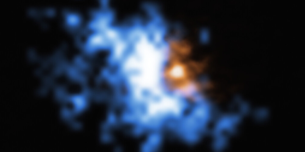 Deze afbeelding toont een van de gashalo’s die recent zijn waargenomen met het MUSE-instrument van ESO’s Very Large Telescope. Deze waarneming is over een oudere opname van botsende sterrenstelsels, verkregen met ALMA, heen gelegd.