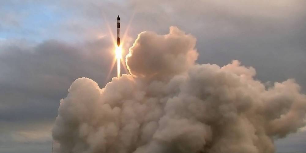 Lancering van een Electron raket vanuit Nieuw-Zeeland.