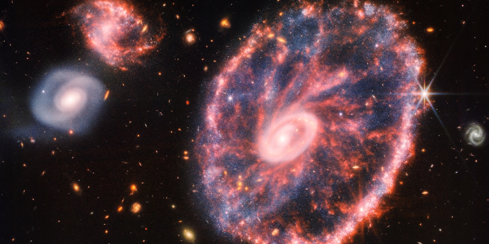 Het 'Cartwheel Galaxy' gezien door de James Webb Space Telescope.