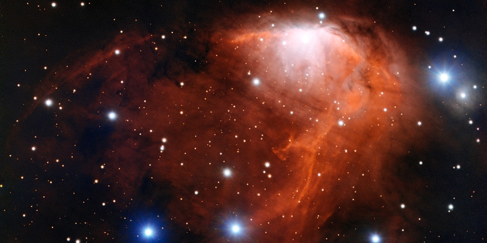 Deze kleurrijke gaswolk, die RCW 34 wordt genoemd, is een stervormingsgebied in het zuidelijke sterrenbeeld Vela (Zeilen)