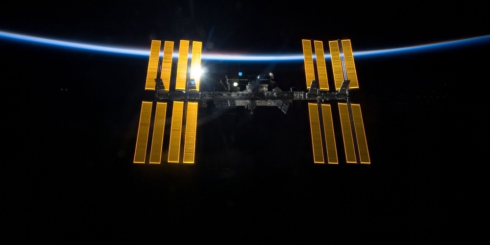 Het internationale ruimtestation ISS in een baan om de Aarde