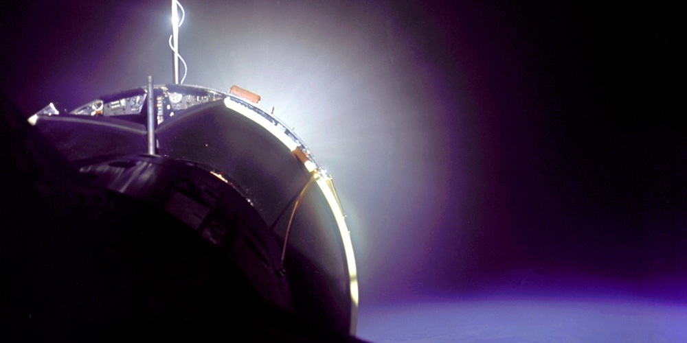 De Gemini 10 ruimtecapsule gekoppeld aan de Agena rakettrap