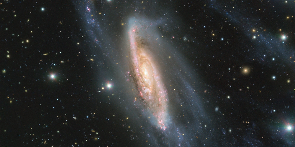 FORS2, een instrument dat aan de Very Large Telescope van ESO is gekoppeld, heeft het spiraalstelsel NGC 3981 in al zijn schoonheid vastgelegd. 