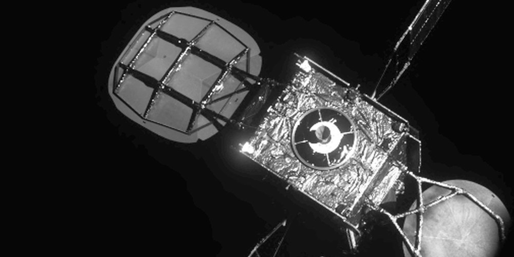 De Intelsat 901 satelliet gezien door de MEV-1.
