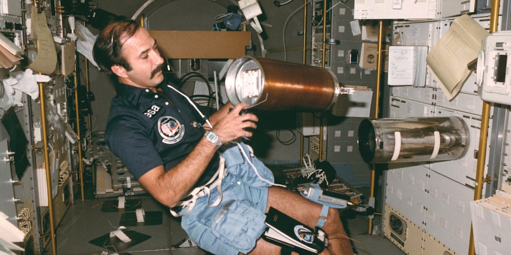 Wubbo Ockels tijdens de STS-61-A ruimtevlucht