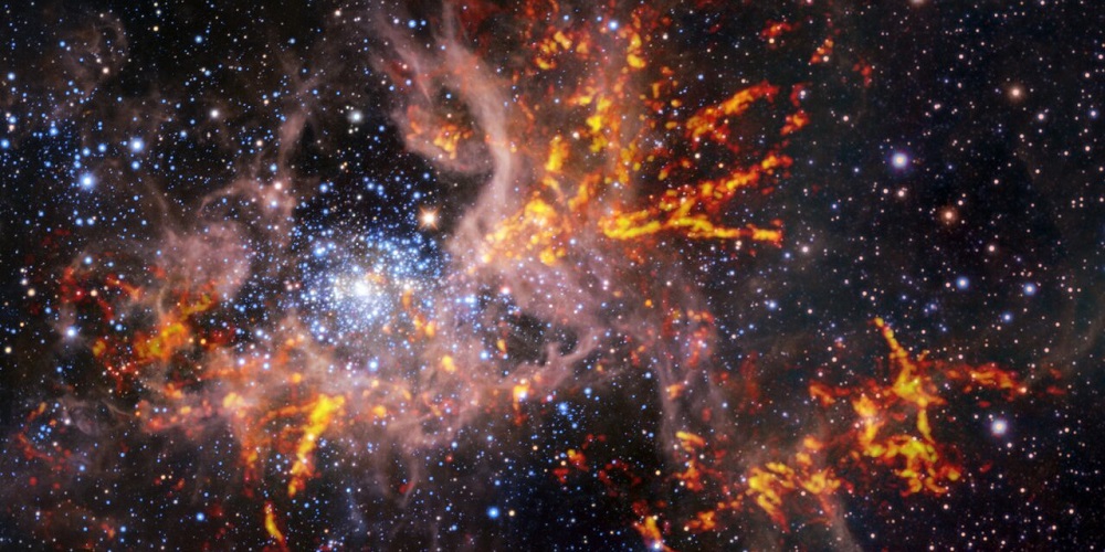 Deze samengestelde afbeelding toont de stervormingsregio 30 Doradus, ook bekend als de Tarantulanevel. De achtergrondafbeelding is gemaakt in infrarood en is zelf ook een samengestelde afbeelding.
