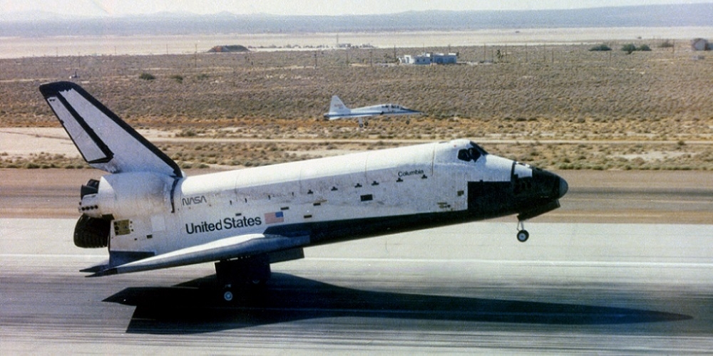 Landing van het ruimteveer Columbia tijdens de STS-4 missie