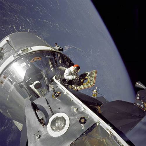 Openen toegangsluik Apollo 9